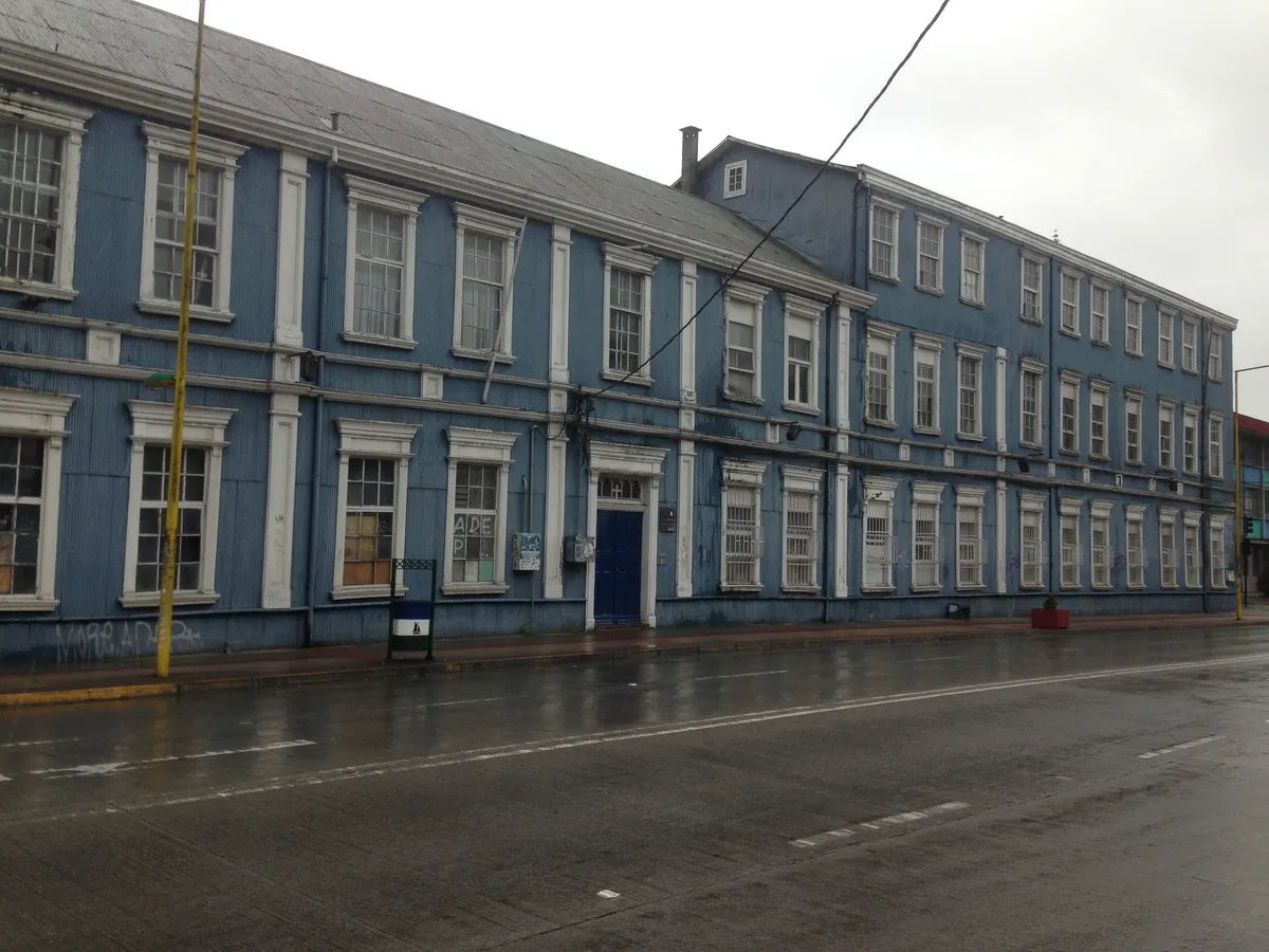 Antigua sede del Colegio San Francisco Javier en el centro de Puerto Montt